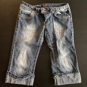 Stretchy denim capris